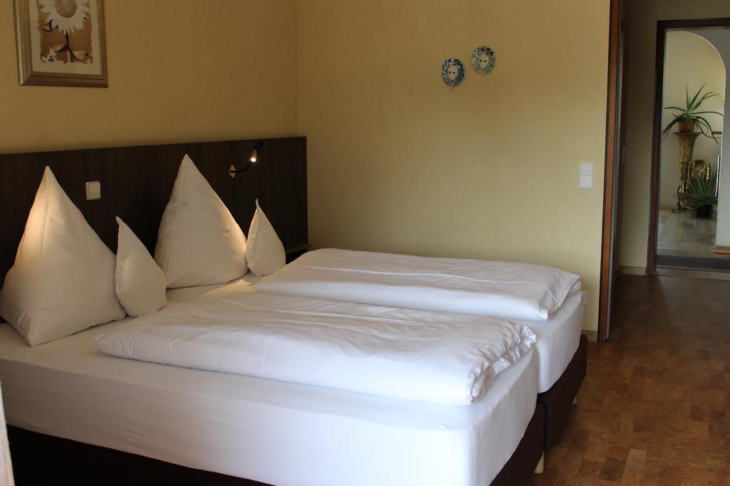רוטנבורג Hotel Gasthof Roessle מראה חיצוני תמונה